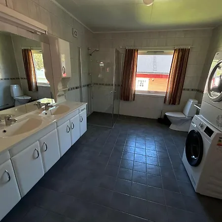 Ferrytale, Cozy, Spacious House On Senja