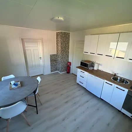 Ferrytale, Cozy, Spacious House On Senja Hébergement de vacances *